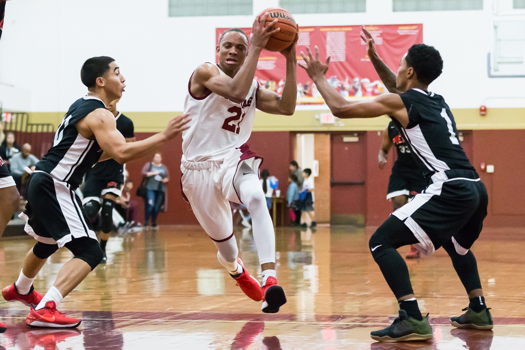 Glendale falls in tourney finals.
