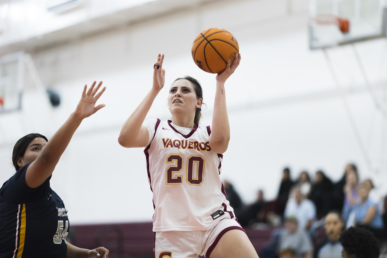 GCC WBB improves to10-0 in WSC South with 65-38 win over L.A. Valley College Feb 10; have won 17 straight games to improve to 22-2