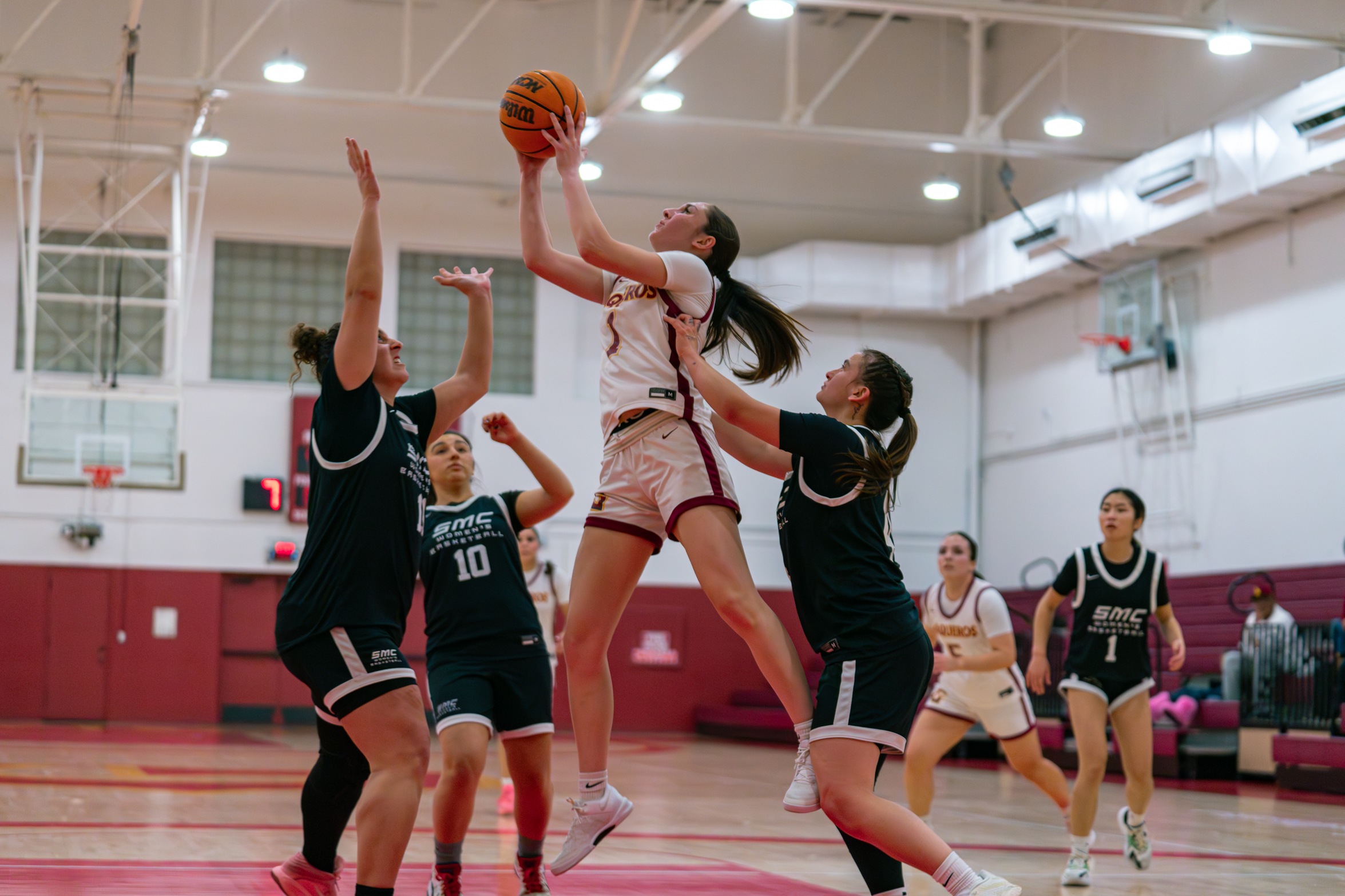 Glendale Stays Unbeaten in Conference Play with Win vs. Santa Monica