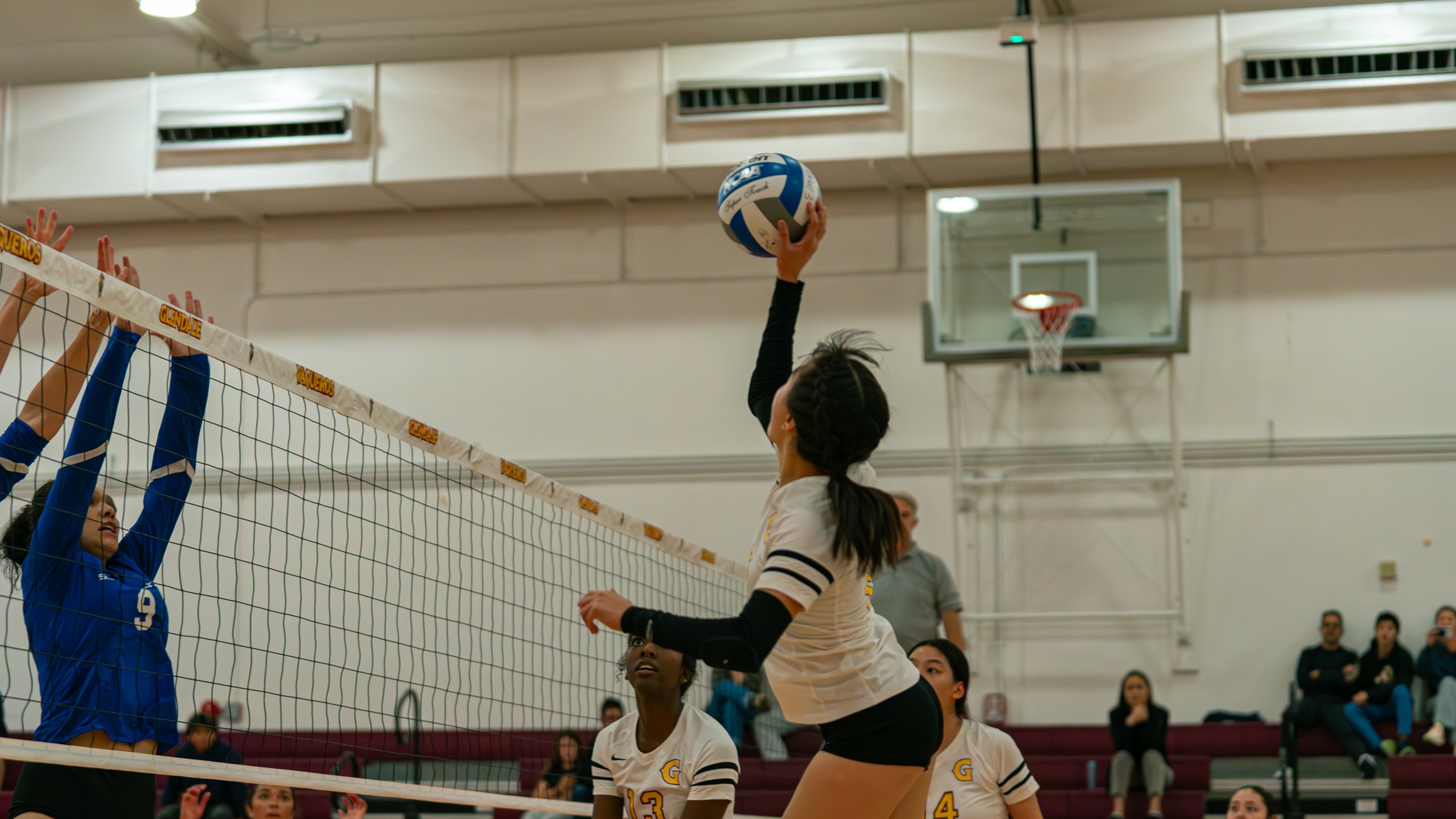 Vaqueros Fall to Santa Monica in Straight Sets