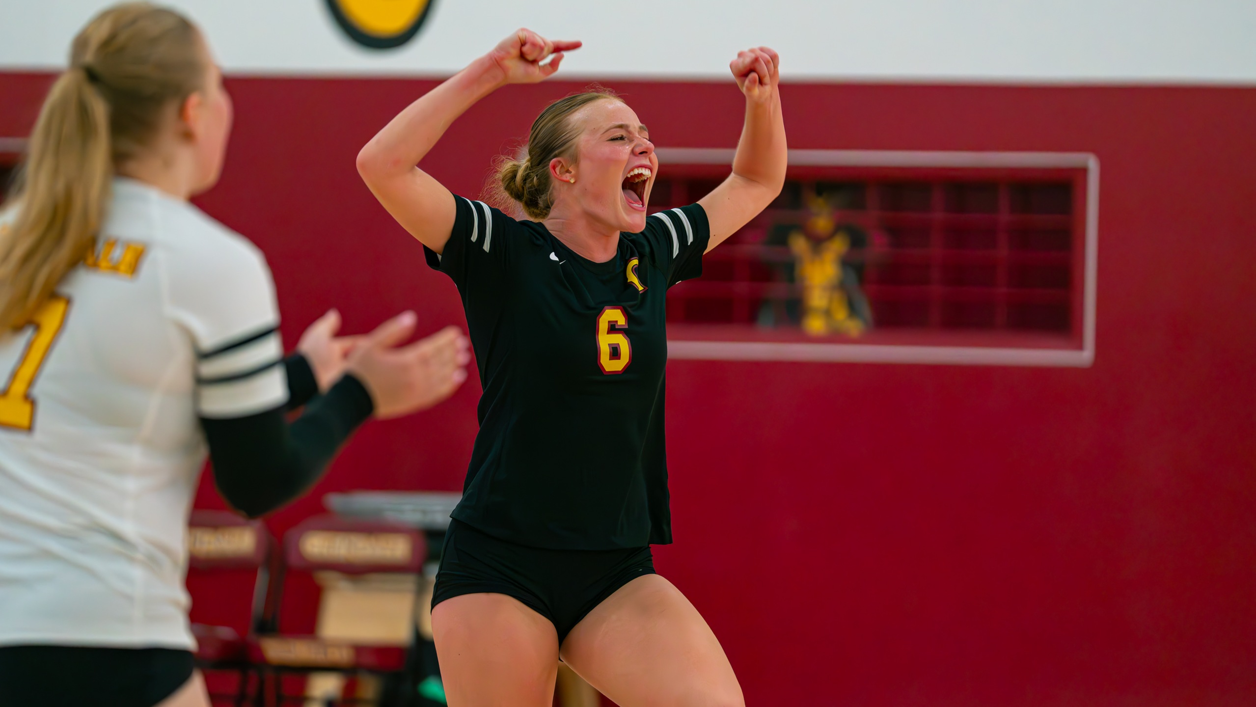 Vaqueros Win Five-Set Battle Over Riverside